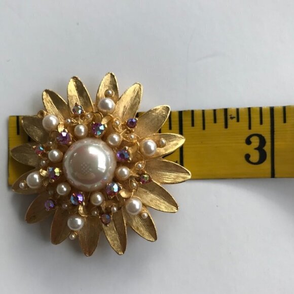 Starburst Floral Brooch/Pin Pearls/Rhinestone Gold finish costume Vintage 2" - Picture 15 of 16